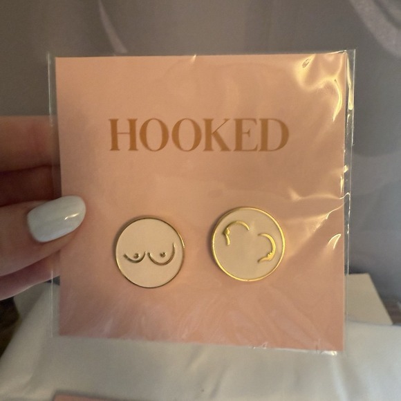Hooked Pins Boobs Breast Enamel Brooches 2 Packs (4)Enamel Goldtone Jewelry New - Picture 2 of 6
